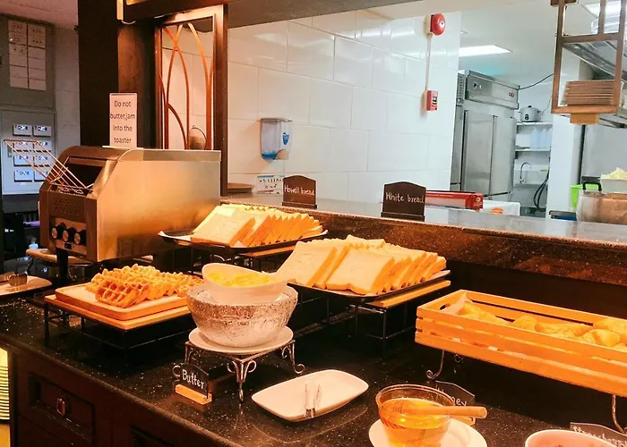 Manhattan Hotel Bangkok